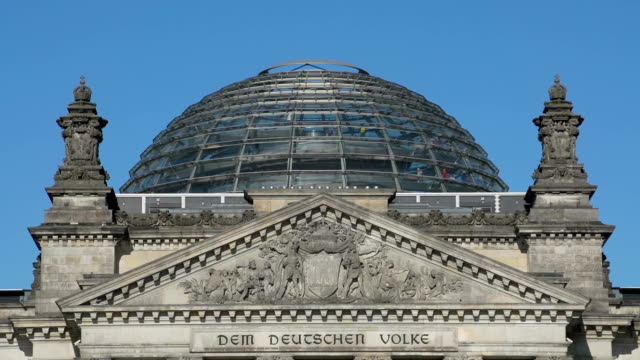 Kuppel-des-Reichstags-in-Berlin