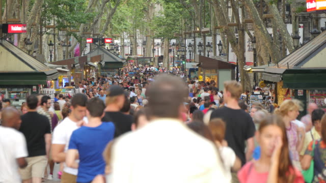 Crowded-Les-Rambles-Boulevard-in-Downtown-Barcelona-4k