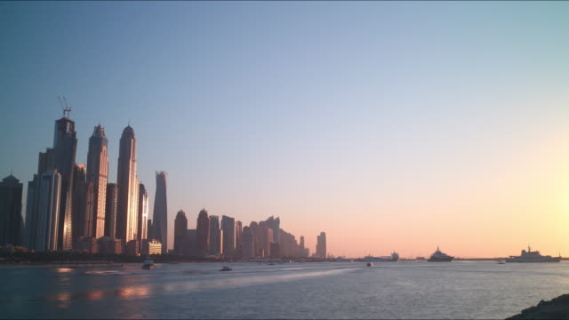 sunset-dubai-marina-panoramic-time-lapse