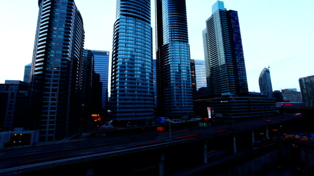 Timelapse-vista-de-Toronto-por-la-noche