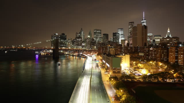 manhattan-por-la-noche-tráfico-ligero-river-road-4-K-time-lapse-de-la-ciudad-de-Nueva-York