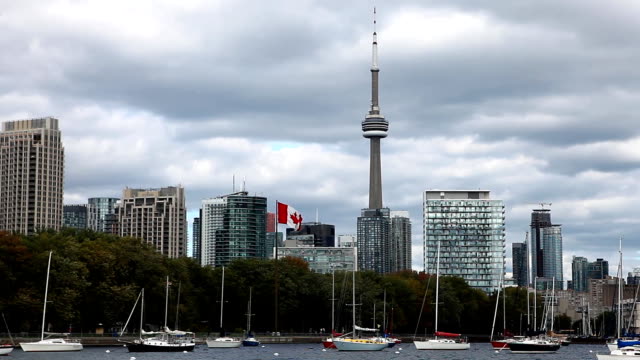 Von-Toronto-mit-Blick-auf-den-Hafen-im-Vordergrund