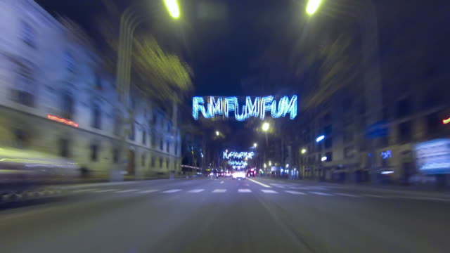 Conducción-a-través-de-las-calles-de-Barcelona-con-Navidad-de-Abela.-lapso-de-tiempo-Sendero-efecto---4-k.-(03