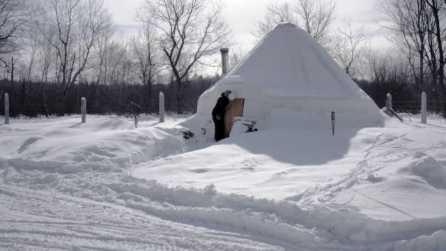 Yurt-winter-in-ontario-4K-video