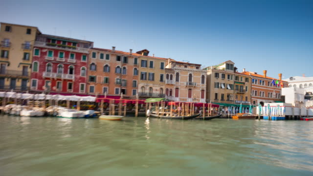 Italia-Venecia-ciudad-verano-día-famoso-gran-canal-puente-lado-panorama-4k-lapso-de-tiempo