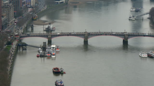 Die-Themse-und-die-Brücke-aus-der-Vogelperspektive