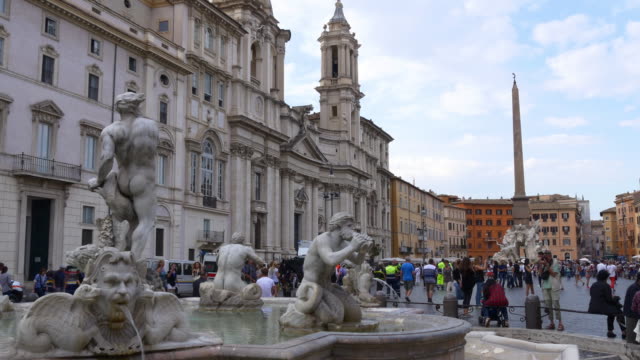 Italia-verano-día-Roma-ciudad-piazza-navona-amarrar-panorama-de-fuente-4k