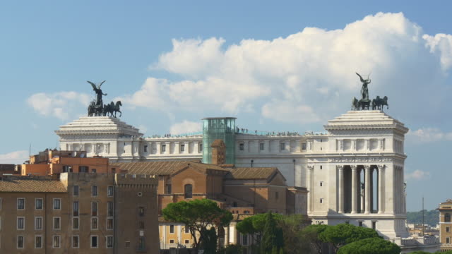 Italia-verano-día-Foro-Romano-altare-della-patria-soleada-Roma-panorama-4k