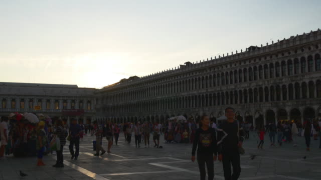 Italien-Sonne-Licht-berühmten-San-Marco-Square-überfüllt-Panorama-4k-Venedig