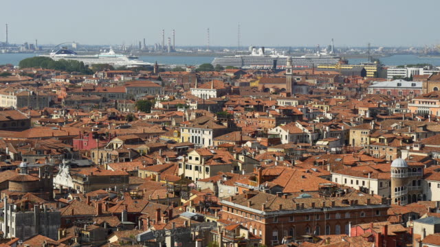 Italien-Sommer-Venedig-San-Marco-Campanile-Aussichtspunkt-Stadtbild-cruise-Liner-Panorama-4k