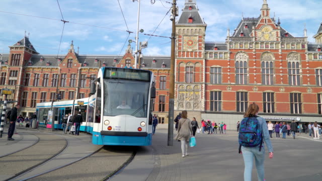 Ein-öffentliches-Verkehrsmittel,-Straßenbahn-in-Amsterdam-genannt