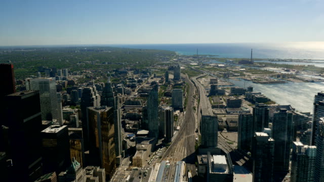 Torontos-Großstadtdschungel-aus-einer-Höhe,-Blick-nach-Osten