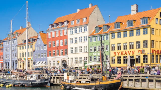 Timelapse-4K-del-puerto-de-Nyhavn-en-Copenhague-ciudad,-Denamrk,-video-tiempo-transcurrido