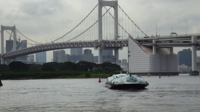 Tokyo-city-cityscape-view-with-iconic-bridge-and-modern-Hikimo-hotaluna-boat