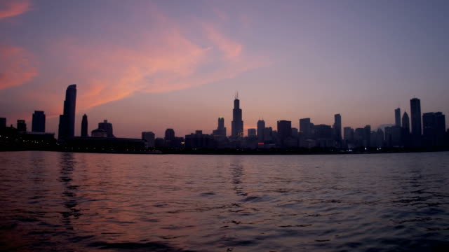 Ansicht-der-Sears-Tower-bei-Sonnenuntergang-Chicago-USA