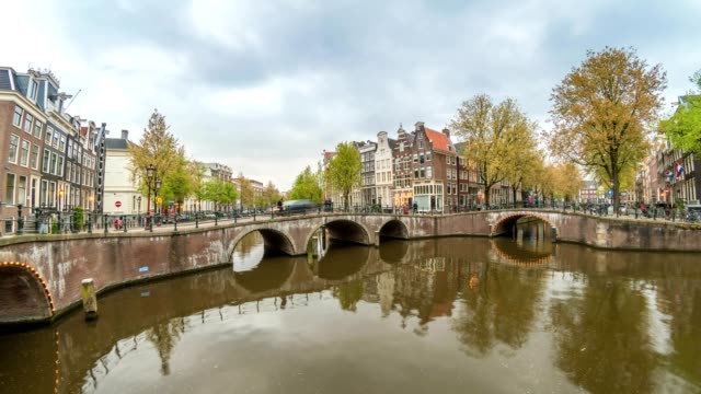 Amsterdam-city-skyline-day-to-night-timelapse-at-canal-waterfront,-Amsterdam,-Netherlands-4K-Time-Lapse