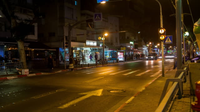 Dizengoff-street-traffic-night-time-lapse