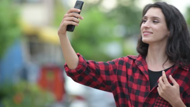 Young-beautiful-businesswoman-taking-selfie-outdoors