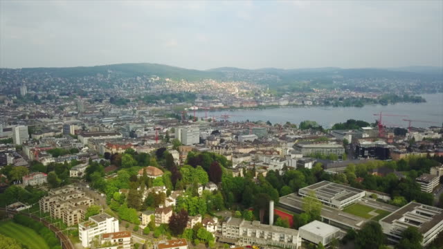 panorama-aéreo-del-paisaje-urbano-de-la-lago-zurich-Suiza-4k