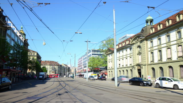 der-Schweiz-Tag-leichte-Bern-Stadt-Zentrum-Verkehr-Straße-Panorama-4k-Zeitraffer