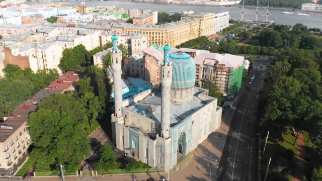 Aerial-beautiful-view-on-the-Cathedral-mosque-in-Saint-Petersburg-in-Russia.-Sunrise-in-early-summer-morning-in-the-city-center
