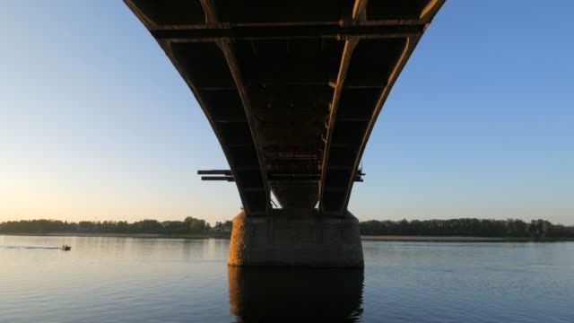 Volga-Brücke-über-die-Wolga,-Jaroslawl,-Rybinsk-City,-Russland.-Schöne-Landschaft
