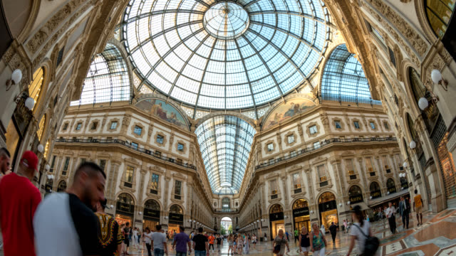 Milan-City-Skyline-Timelapse-bei-Galleria-Vittorio-Emanuele-II,-Mailand,-Italien-4K-Zeitraffer