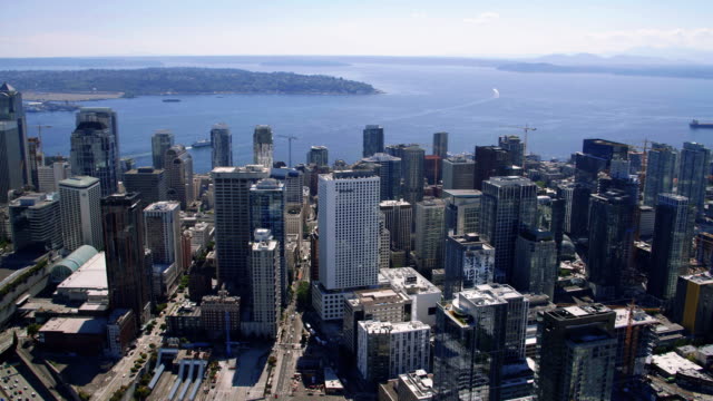 Seattle-offene-Tür-Hubschrauber-Antenne-der-Stadt-am-Wasser