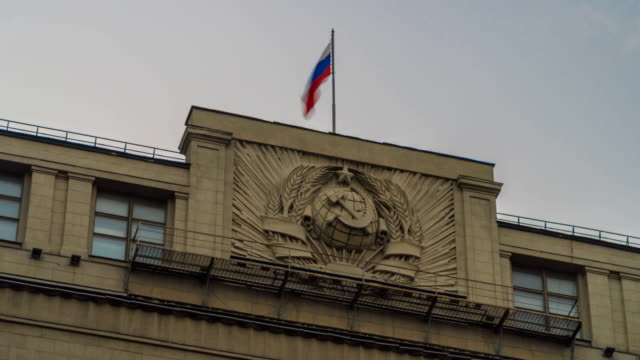 Staatsflagge-der-Russischen-Föderation-in-der-Staatsduma