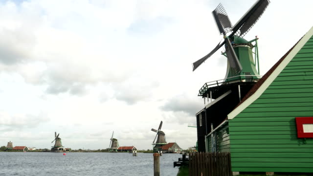 verde-molino-de-viento-en-zaanse-schans-cerca-de-amsterdam