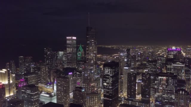 Skyline-von-Chicago---Luftbild-bei-Nacht