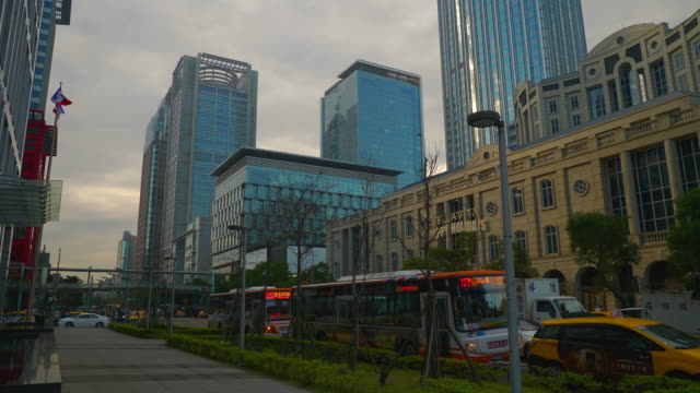 soleado-tarde-Taipei-ciudad-tráfico-calle-cámara-lenta-panorama-4k-Taiwán