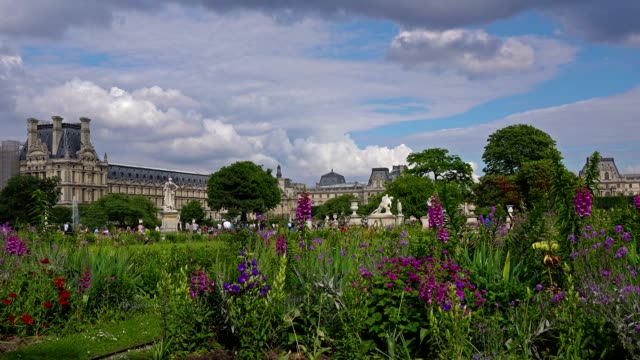 Frankreich,-Paris,-die-Tuileriengärten-und-den-Louvre-palace.