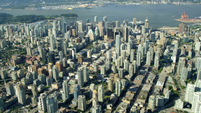 Luftaufnahme-über-Vancouver-City-Harbour-Wolkenkratzern-der-Innenstadt