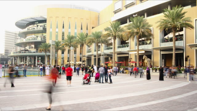 dubai-mall-wallking-street-time-lapse