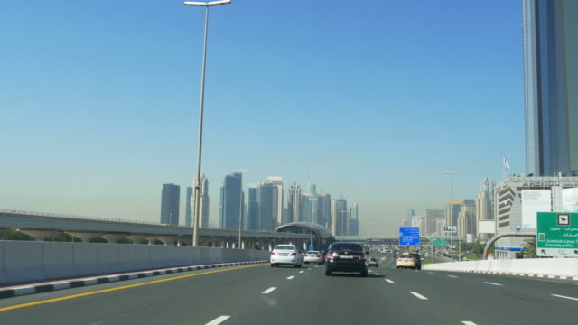 Luz-de-día-de-la-ciudad-de-dubai,-Emiratos-Árabes-Unidos-principal-viaje-tráfico-4-K