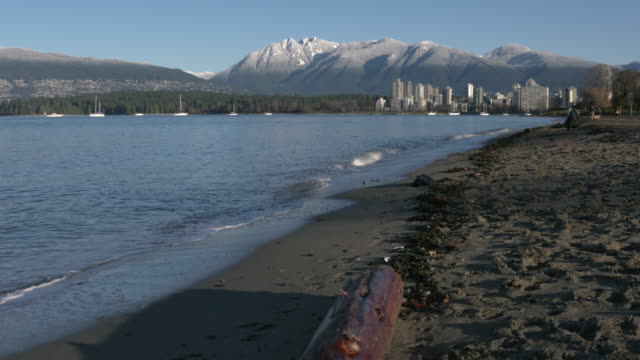 Vancouver,-montaña-nieve,-Kitsilano-4-K-de-movimiento-lento
