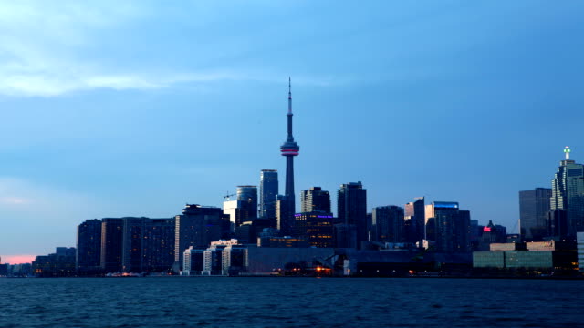 Día-a-la-noche-lapso-de-tiempo-del-horizonte-de-la-ciudad-de-Toronto
