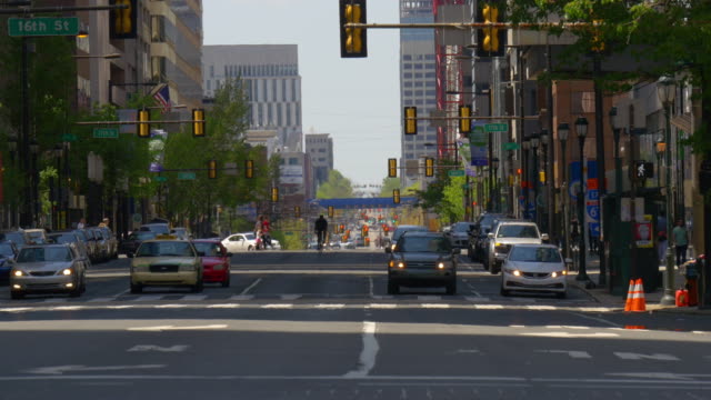 Usa-summer-hot-day-traffic-street-view-philadelphia-city-4k-pennsylvania