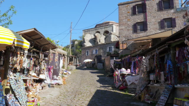Traditionelle-Steinhäuser-alten-türkischen-Dörfer-in-Assos,-Canakkale,-Türkei