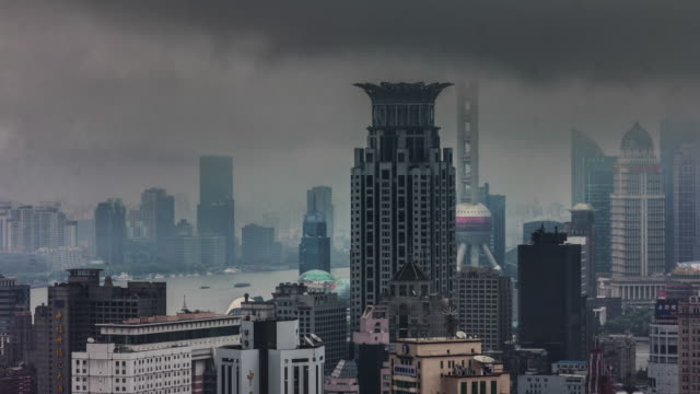 Regentag-Blick-auf-die-meisten-berühmten-shanghai-Gebäude-4k-Zeitraffer