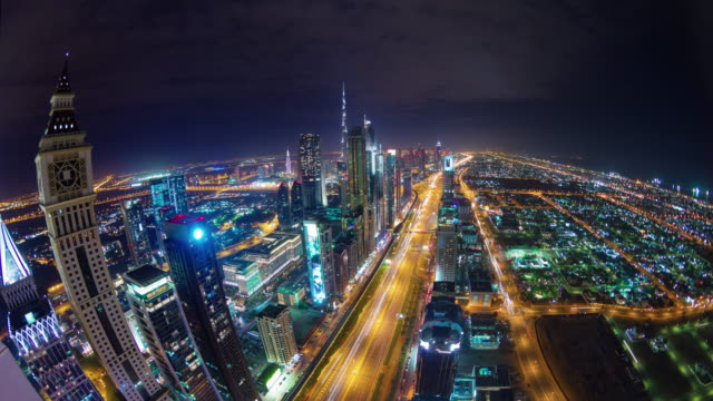 Nacht-Licht-Dubai-Stadt-Hauptverkehr-Straße-Dach-Top-Panorama-4-k-Zeit-verfallen-Vereinigte-Arabische-Emirate