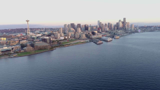 Aerial-Stadtbild-Seattle-Washington-Skyline-von-Elliot-Bay