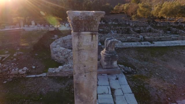 Aérea-romana-griega-y-antiguas-ruinas-en-Turquía