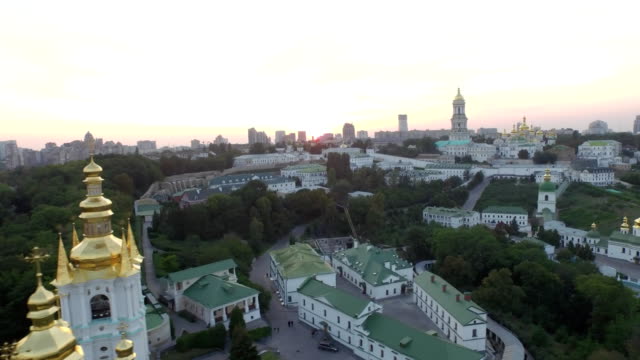 Vista-aérea-del-monasterio-de-Kiev-Pechersk-Lavra,-Ucrania.-Vídeo-4k