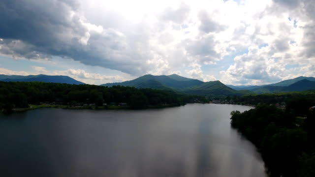 Luftaufnahme-des-Lake-Junaluska-in-North-Carolina