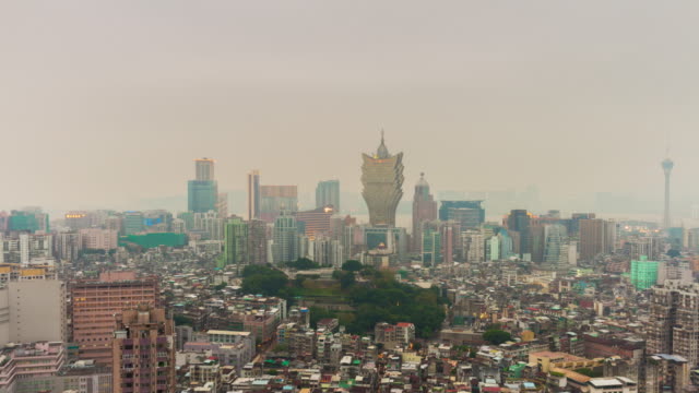 China-Tag-Smog-Macau-berühmten-Hotel-auf-dem-Dach-Stadtbild-Panorama-4k-Zeitraffer