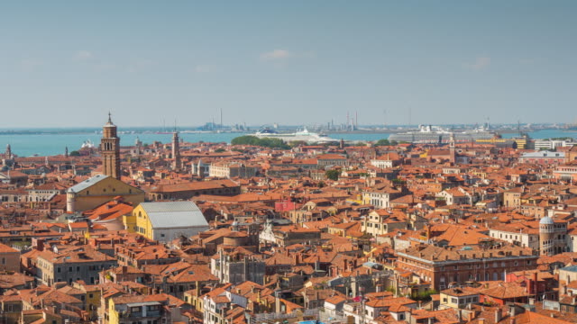 san-de-día-de-verano-de-Italia-este-marco-Ve-el-panorama-de-la-ciudad-superior-punto-de-Venecia-antena-techo-4k-lapso-de-tiempo