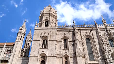 Main-facade-of-Jeronimos-Monastery,-Lisbon