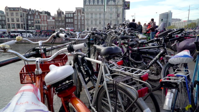 Hundreds-of-bicycles-for-rent-on-the-side-of-the-canal